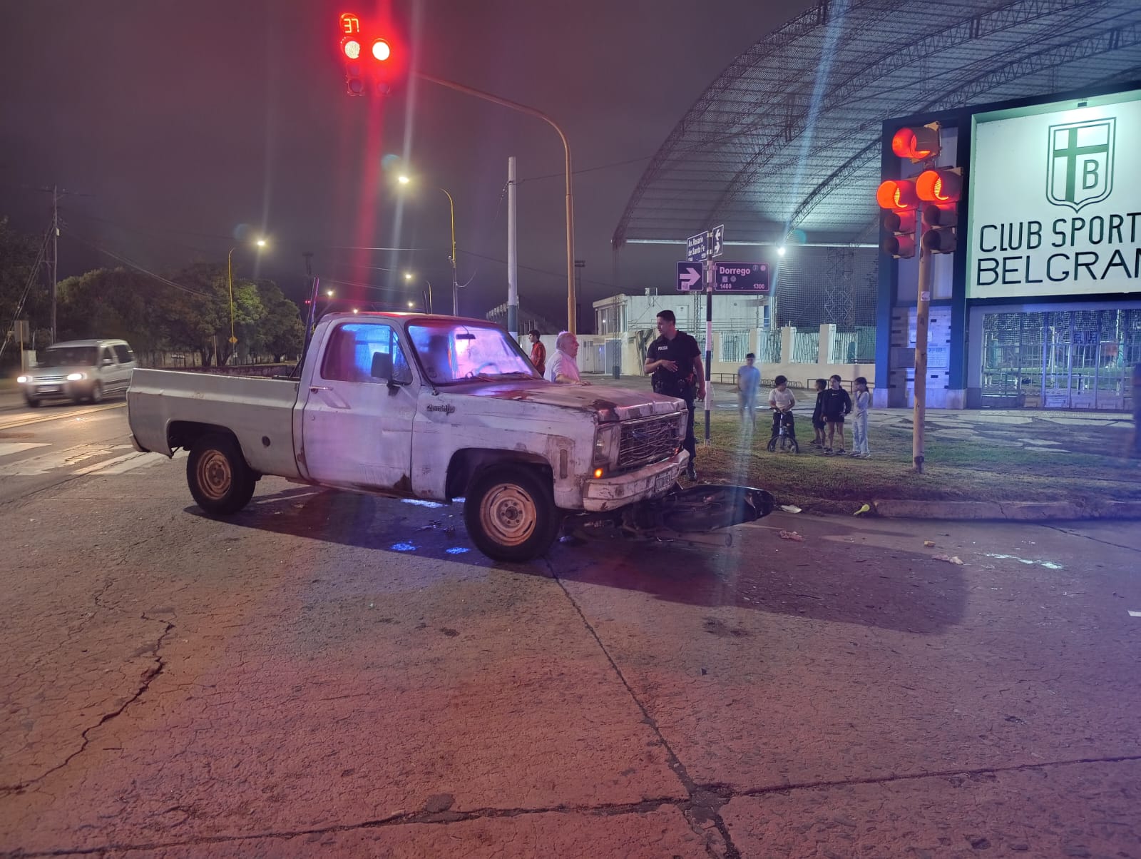 Iban cuatro en moto, en contramano y chocaron con una camioneta – La ...